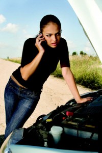 Woman_CarTrouble_Stranded